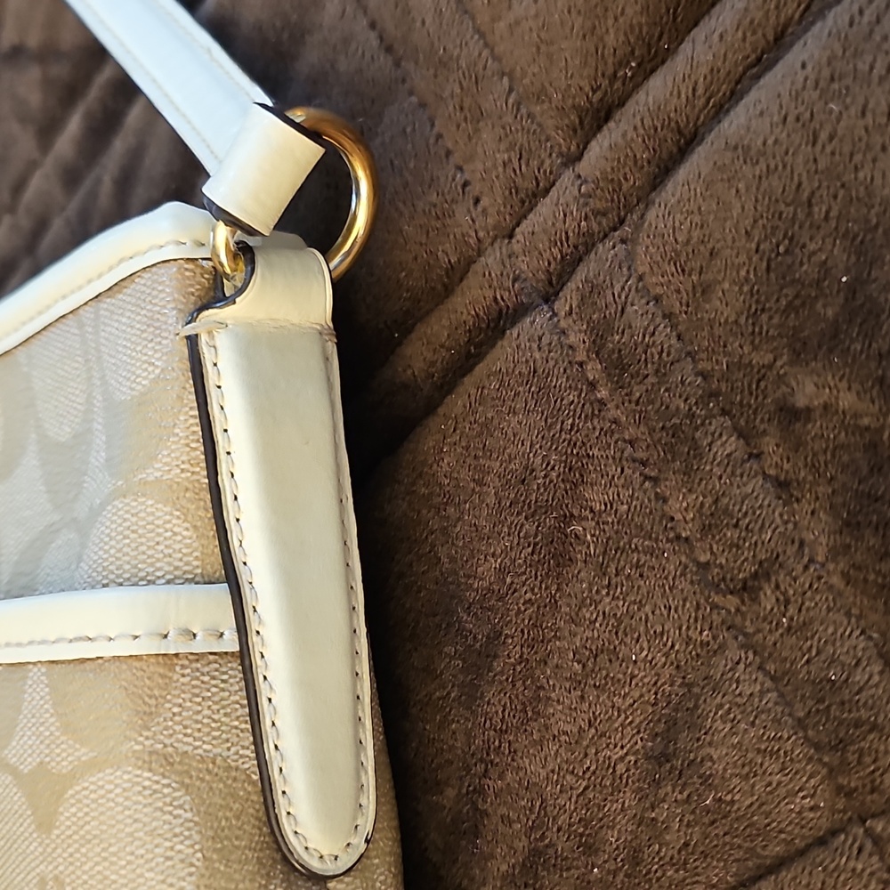Coach Crossbody - Picture 9 of 16